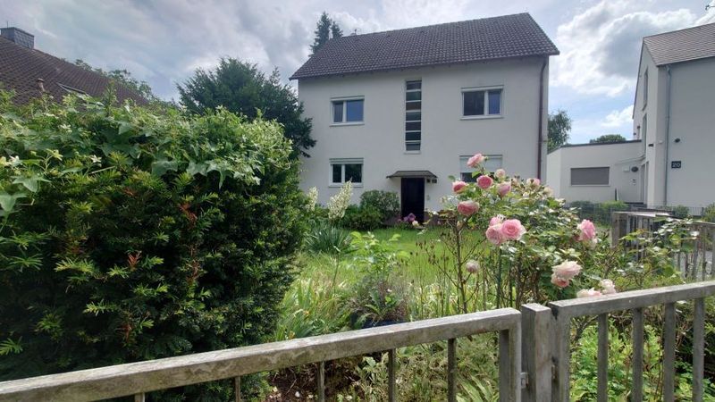 Provisionsfrei* von Privat: Mehrfamilienhaus mit großem Garten und zwei Garagen
